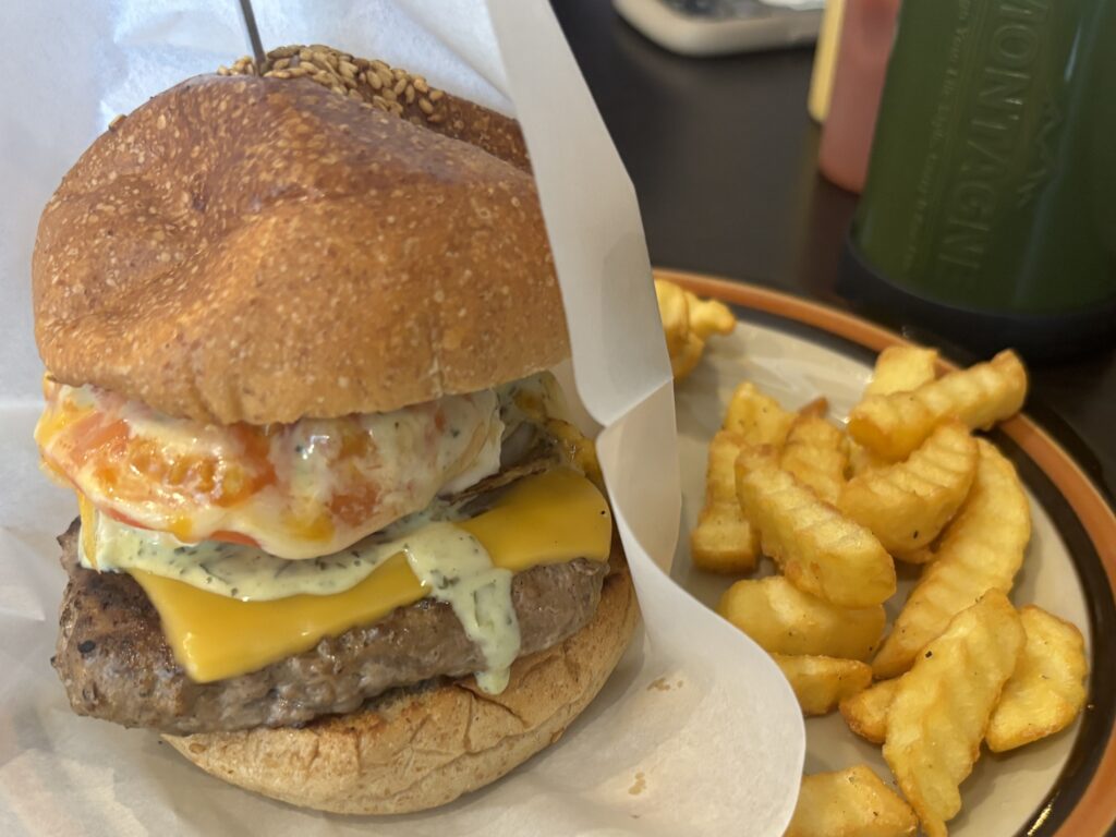 Burger Cafe GNOTIのハンバーガー